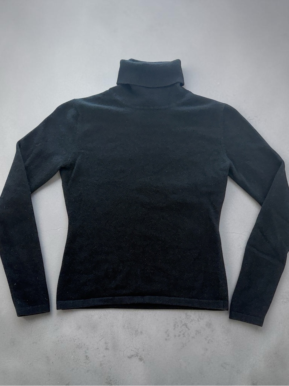 Kirkland Signature 100% Cashmere Black Turtleneck Sweater Size S
- Slim Fit